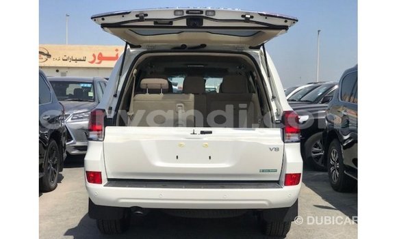 Nunua Imported Toyota Land Cruiser Nyeupe Gari ndani ya Import - Dubai nchini Zambia Nunua Imported Toyota Land Cruiser Nyeupe Gari ndani ya Import - Dubai nchini Zambia