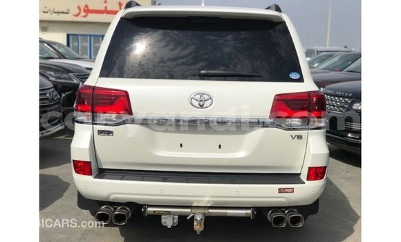 Tenga Imported Toyota Land Cruiser Chena Mota in Import - Dubai in Zambia Tenga Imported Toyota Land Cruiser Chena Mota in Import - Dubai in Zambia