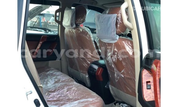Nunua Imported Toyota Prado Nyeupe Gari ndani ya Import - Dubai nchini Zambia Nunua Imported Toyota Prado Nyeupe Gari ndani ya Import - Dubai nchini Zambia