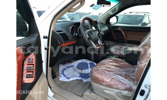 Nunua Imported Toyota Prado Nyeupe Gari ndani ya Import - Dubai nchini Zambia Nunua Imported Toyota Prado Nyeupe Gari ndani ya Import - Dubai nchini Zambia