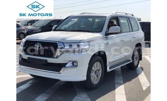 Nunua Imported Toyota Land Cruiser Nyeupe Gari ndani ya Import - Dubai nchini Zambia