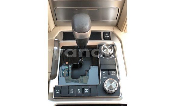 Buy Import Toyota Land Cruiser White Car in Import - Dubai in Zambia Buy Import Toyota Land Cruiser White Car in Import - Dubai in Zambia
