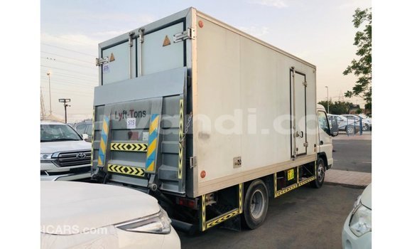 Nunua Imported Mitsubishi Canter Nyeupe Lori ndani ya Import - Dubai nchini Zambia Nunua Imported Mitsubishi Canter Nyeupe Lori ndani ya Import - Dubai nchini Zambia