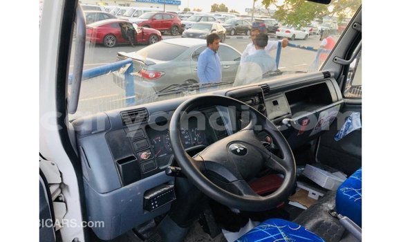 Nunua Imported Mitsubishi Canter Nyeupe Lori ndani ya Import - Dubai nchini Zambia Nunua Imported Mitsubishi Canter Nyeupe Lori ndani ya Import - Dubai nchini Zambia