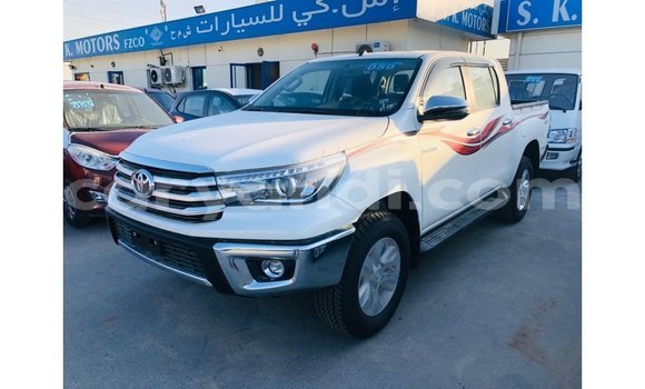 Nunua Imported Toyota Hilux Nyeupe Gari ndani ya Import - Dubai nchini Zambia