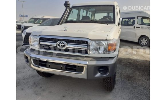 Tenga Imported Toyota Land Cruiser Chena Mota in Import - Dubai in Zambia Tenga Imported Toyota Land Cruiser Chena Mota in Import - Dubai in Zambia