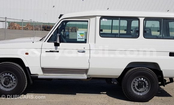 Acheter Import Voiture Toyota Land Cruiser Blanc à Import - Dubai, Zambie Acheter Import Voiture Toyota Land Cruiser Blanc à Import - Dubai, Zambie