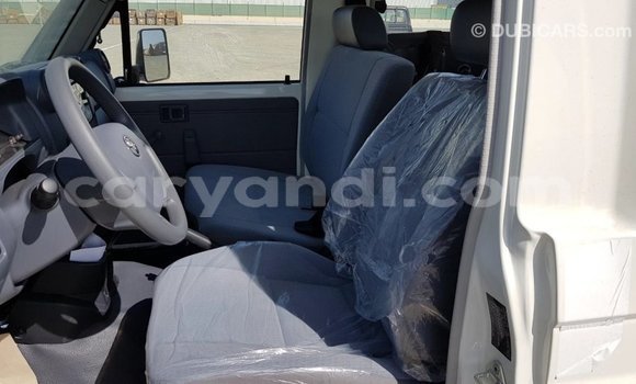 Acheter Import Voiture Toyota Land Cruiser Blanc à Import - Dubai, Zambie Acheter Import Voiture Toyota Land Cruiser Blanc à Import - Dubai, Zambie