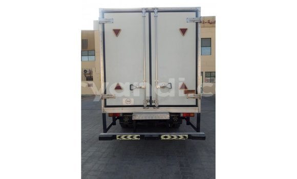 Buy Import Mitsubishi Canter White Truck in Import - Dubai in Zambia Buy Import Mitsubishi Canter White Truck in Import - Dubai in Zambia