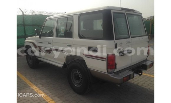 Tenga Imported Toyota Land Cruiser Chena Mota in Import - Dubai in Zambia Tenga Imported Toyota Land Cruiser Chena Mota in Import - Dubai in Zambia