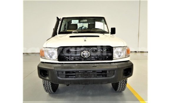 Nunua Imported Toyota Land Cruiser Nyeupe Gari ndani ya Import - Dubai nchini Zambia