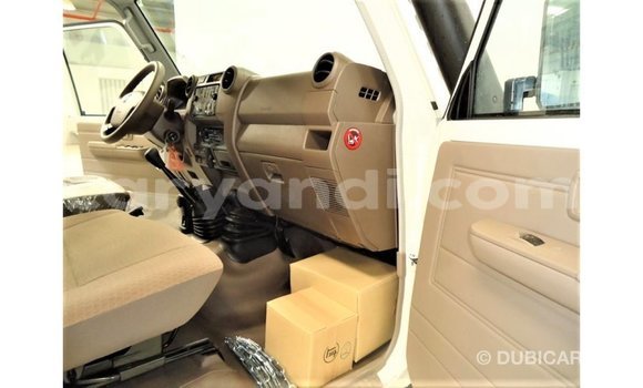 Tenga Imported Toyota Land Cruiser Chena Mota in Import - Dubai in Zambia Tenga Imported Toyota Land Cruiser Chena Mota in Import - Dubai in Zambia
