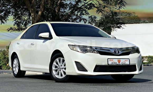 Buy Import Toyota Camry White Car in Import - Dubai in Zambia