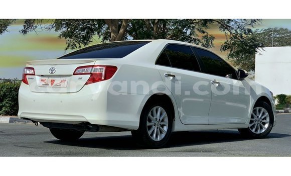 Acheter Import Voiture Toyota Camry Blanc à Import - Dubai, Zambie Acheter Import Voiture Toyota Camry Blanc à Import - Dubai, Zambie