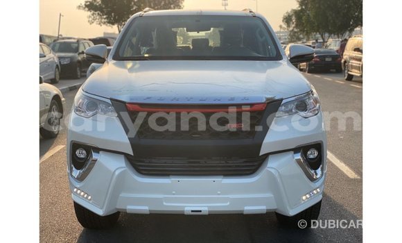 Nunua Imported Toyota Fortuner Nyeupe Gari ndani ya Import - Dubai nchini Zambia Nunua Imported Toyota Fortuner Nyeupe Gari ndani ya Import - Dubai nchini Zambia