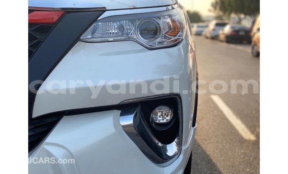 Nunua Imported Toyota Fortuner Nyeupe Gari ndani ya Import - Dubai nchini Zambia Nunua Imported Toyota Fortuner Nyeupe Gari ndani ya Import - Dubai nchini Zambia