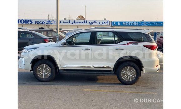 Nunua Imported Toyota Fortuner Nyeupe Gari ndani ya Import - Dubai nchini Zambia Nunua Imported Toyota Fortuner Nyeupe Gari ndani ya Import - Dubai nchini Zambia