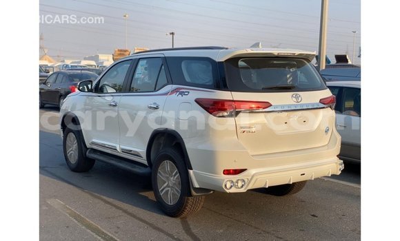 Nunua Imported Toyota Fortuner Nyeupe Gari ndani ya Import - Dubai nchini Zambia Nunua Imported Toyota Fortuner Nyeupe Gari ndani ya Import - Dubai nchini Zambia