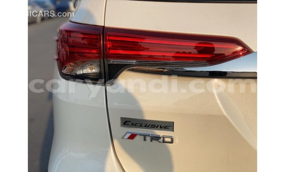 Nunua Imported Toyota Fortuner Nyeupe Gari ndani ya Import - Dubai nchini Zambia Nunua Imported Toyota Fortuner Nyeupe Gari ndani ya Import - Dubai nchini Zambia