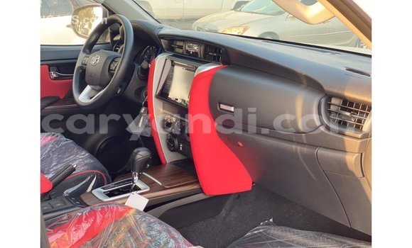 Nunua Imported Toyota Fortuner Nyeupe Gari ndani ya Import - Dubai nchini Zambia Nunua Imported Toyota Fortuner Nyeupe Gari ndani ya Import - Dubai nchini Zambia