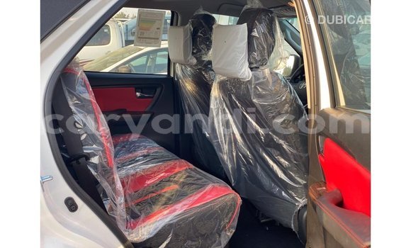 Nunua Imported Toyota Fortuner Nyeupe Gari ndani ya Import - Dubai nchini Zambia Nunua Imported Toyota Fortuner Nyeupe Gari ndani ya Import - Dubai nchini Zambia