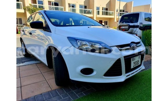 Acheter Import Voiture Ford Focus Blanc à Import - Dubai, Zambie