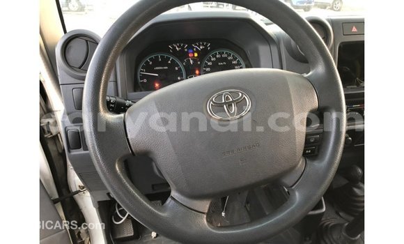 Tenga Imported Toyota Land Cruiser Chena Mota in Import - Dubai in Zambia Tenga Imported Toyota Land Cruiser Chena Mota in Import - Dubai in Zambia
