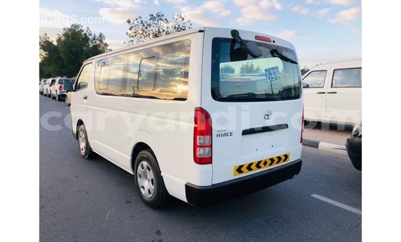 Nunua Imported Toyota Hiace Nyeupe Gari ndani ya Import - Dubai nchini Zambia Nunua Imported Toyota Hiace Nyeupe Gari ndani ya Import - Dubai nchini Zambia