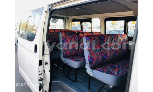 Nunua Imported Toyota Hiace Nyeupe Gari ndani ya Import - Dubai nchini Zambia Nunua Imported Toyota Hiace Nyeupe Gari ndani ya Import - Dubai nchini Zambia