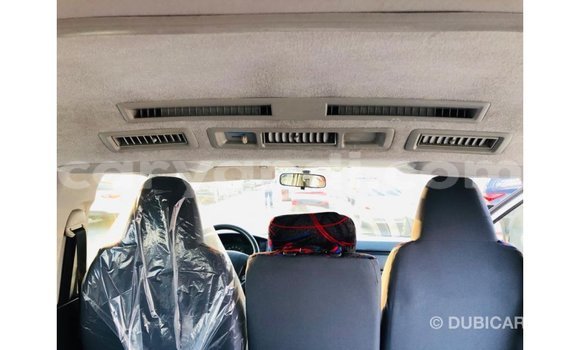 Nunua Imported Toyota Hiace Nyeupe Gari ndani ya Import - Dubai nchini Zambia Nunua Imported Toyota Hiace Nyeupe Gari ndani ya Import - Dubai nchini Zambia