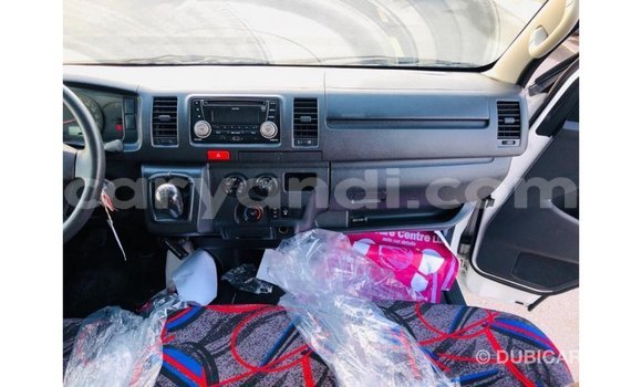 Nunua Imported Toyota Hiace Nyeupe Gari ndani ya Import - Dubai nchini Zambia Nunua Imported Toyota Hiace Nyeupe Gari ndani ya Import - Dubai nchini Zambia