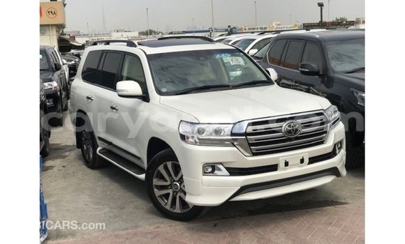 Acheter Import Voiture Toyota Land Cruiser Blanc à Import - Dubai, Zambie Acheter Import Voiture Toyota Land Cruiser Blanc à Import - Dubai, Zambie