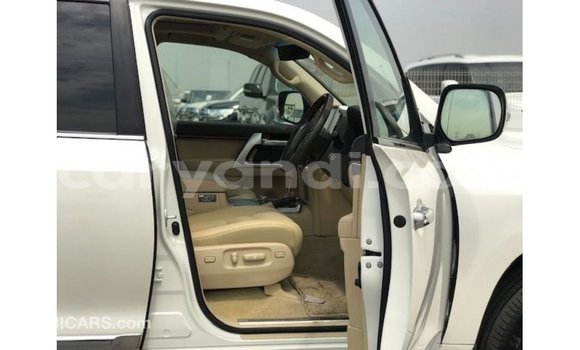 Acheter Import Voiture Toyota Land Cruiser Blanc à Import - Dubai, Zambie Acheter Import Voiture Toyota Land Cruiser Blanc à Import - Dubai, Zambie