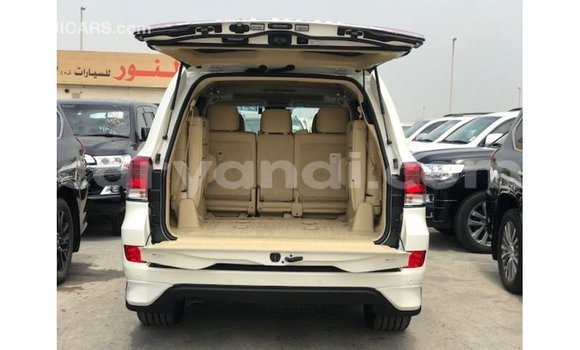 Acheter Import Voiture Toyota Land Cruiser Blanc à Import - Dubai, Zambie Acheter Import Voiture Toyota Land Cruiser Blanc à Import - Dubai, Zambie