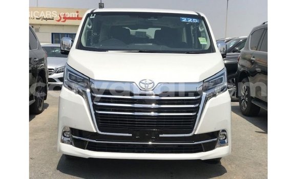 Nunua Imported Toyota Granvia Nyeupe Gari ndani ya Import - Dubai nchini Zambia Nunua Imported Toyota Granvia Nyeupe Gari ndani ya Import - Dubai nchini Zambia