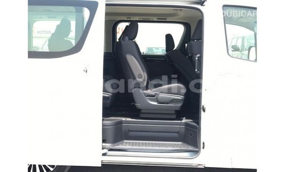 Nunua Imported Toyota Granvia Nyeupe Gari ndani ya Import - Dubai nchini Zambia Nunua Imported Toyota Granvia Nyeupe Gari ndani ya Import - Dubai nchini Zambia