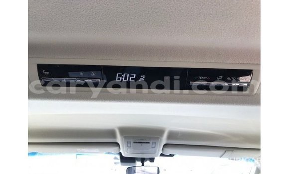 Nunua Imported Toyota Granvia Nyeupe Gari ndani ya Import - Dubai nchini Zambia Nunua Imported Toyota Granvia Nyeupe Gari ndani ya Import - Dubai nchini Zambia