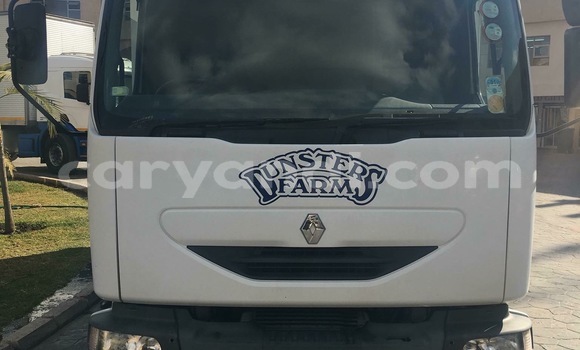 Buy Used Renault S–160 White Truck in Lusaka in Zambia