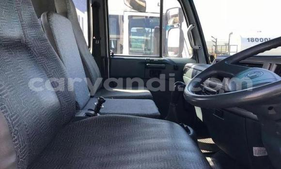 Acheter Occasion Utilitaire Nissan UD Blanc à Chilanga, Lusaka Acheter Occasion Utilitaire Nissan UD Blanc à Chilanga, Lusaka