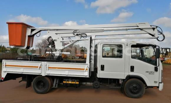 Acheter Occasion Utilitaire Isuzu FTR 850 Blanc à Chipata, Zambie Acheter Occasion Utilitaire Isuzu FTR 850 Blanc à Chipata, Zambie