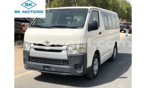 Acheter Import Voiture Toyota Hiace Blanc à Import - Dubai, Zambie