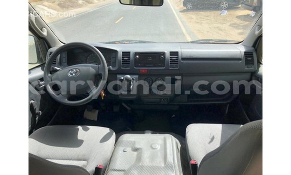 Nunua Imported Toyota Hiace Nyeupe Gari ndani ya Import - Dubai nchini Zambia Nunua Imported Toyota Hiace Nyeupe Gari ndani ya Import - Dubai nchini Zambia