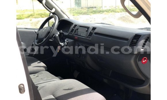 Nunua Imported Toyota Hiace Nyeupe Gari ndani ya Import - Dubai nchini Zambia Nunua Imported Toyota Hiace Nyeupe Gari ndani ya Import - Dubai nchini Zambia