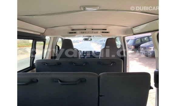 Nunua Imported Toyota Hiace Nyeupe Gari ndani ya Import - Dubai nchini Zambia Nunua Imported Toyota Hiace Nyeupe Gari ndani ya Import - Dubai nchini Zambia