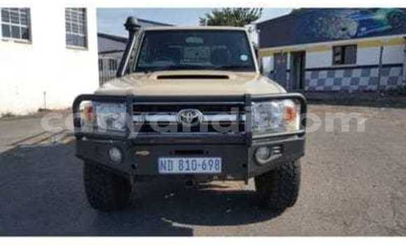 Tenga Tsaru Toyota Land Cruiser Beige Mota in Livingstone in Zambia