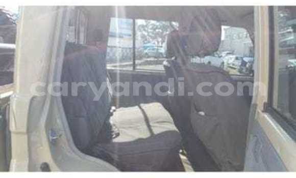 Acheter Occasion Voiture Toyota Land Cruiser Beige à Livingstone, Zambie Acheter Occasion Voiture Toyota Land Cruiser Beige à Livingstone, Zambie