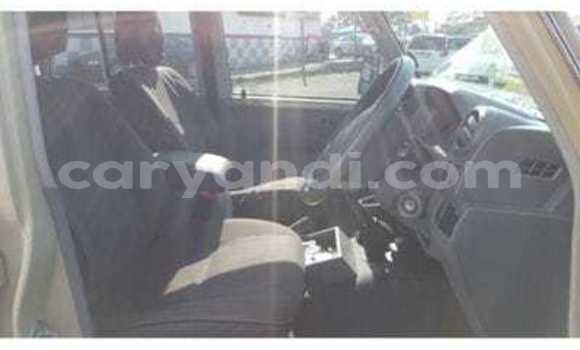 Acheter Occasion Voiture Toyota Land Cruiser Beige à Livingstone, Zambie Acheter Occasion Voiture Toyota Land Cruiser Beige à Livingstone, Zambie