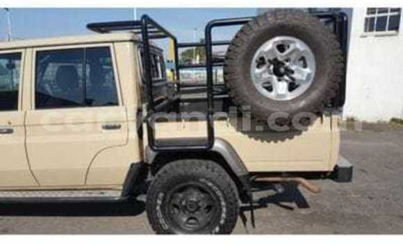 Acheter Occasion Voiture Toyota Land Cruiser Beige à Livingstone, Zambie Acheter Occasion Voiture Toyota Land Cruiser Beige à Livingstone, Zambie