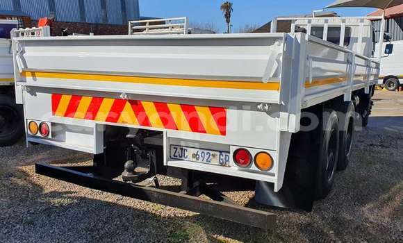 Acheter Occasion Utilitaire Isuzu FTR 850 Blanc à Lusaka, Zambie Acheter Occasion Utilitaire Isuzu FTR 850 Blanc à Lusaka, Zambie