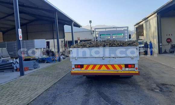 Tenga Tsaru Mercedes–Benz 1213 Chena Rori in Lusaka in Zambia Tenga Tsaru Mercedes–Benz 1213 Chena Rori in Lusaka in Zambia